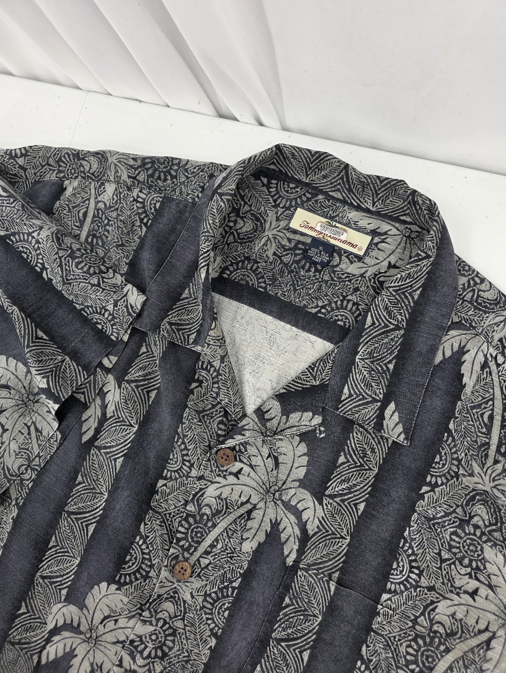 Tommy Bahama Hawaiian Camp‎ Silk Shirt Men's XL Vintage Black Gray Palm Floral.